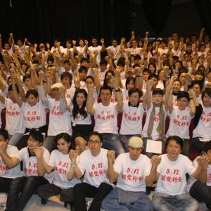 玩弄两个闷骚老熟女
