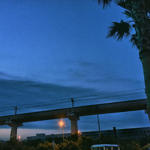 玩弄两个闷骚老熟女
